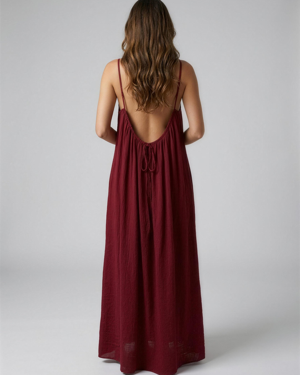 Vestido burdeos de espalda