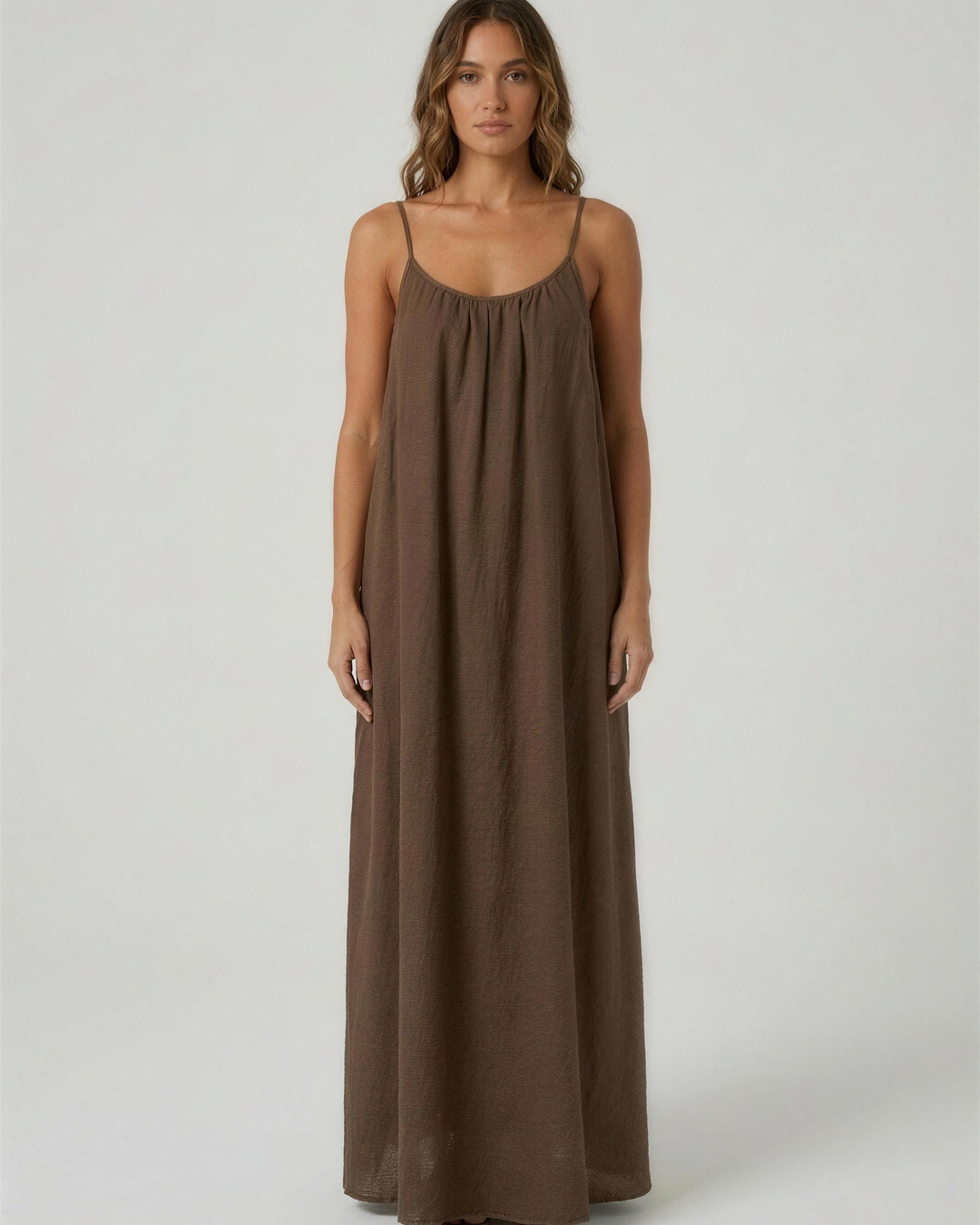 Vestido marrón de frente