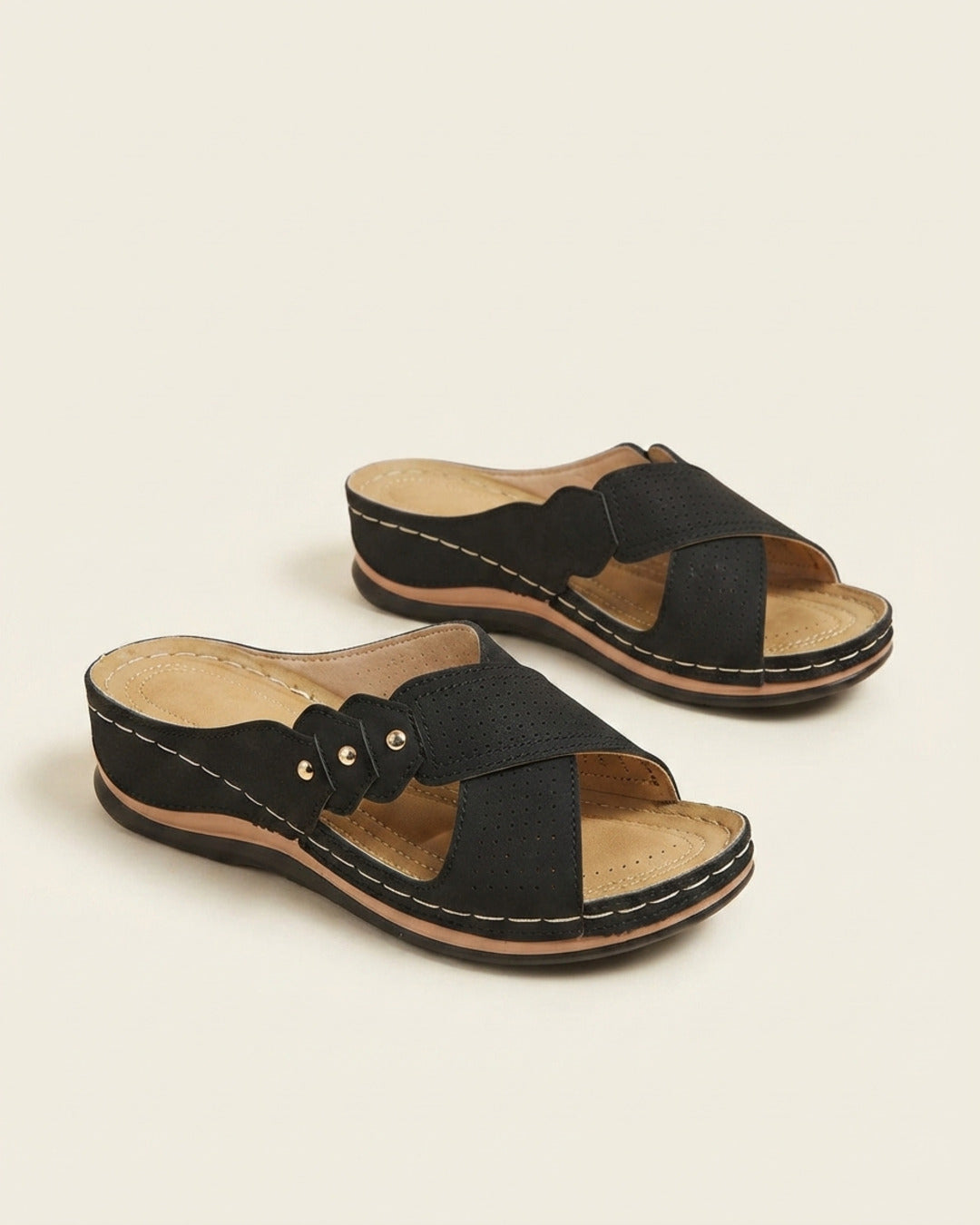 Sandalias de cuña Komfora en negro, estilo premium