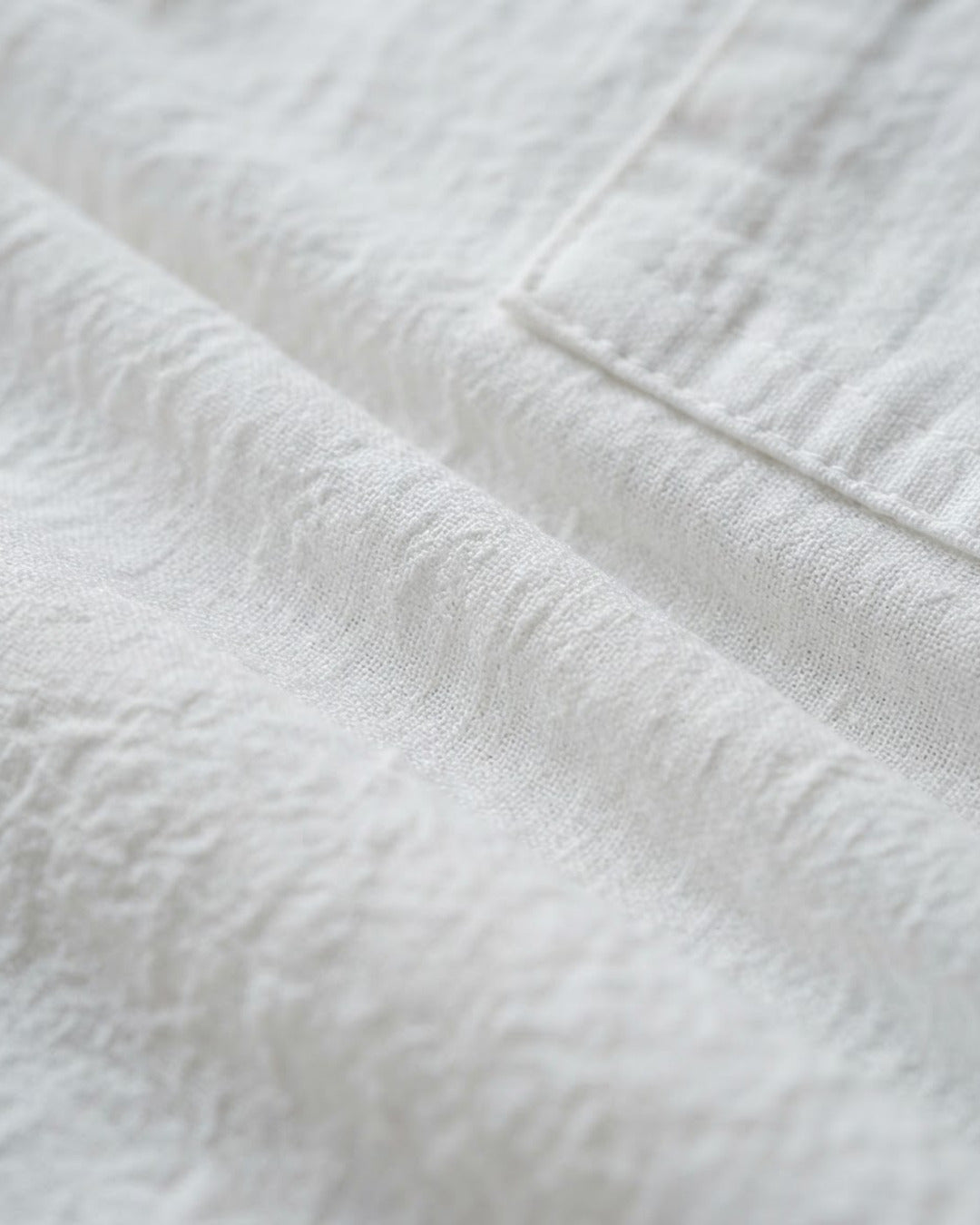 Detalle de la tela del pantalón palazzo
